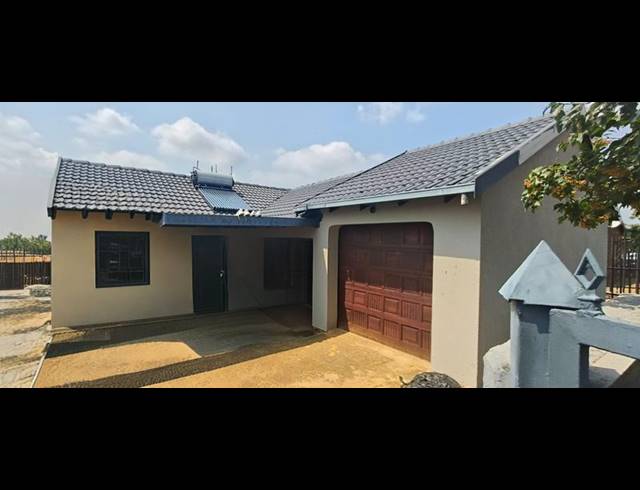 3 BEDROOM HOUSE FOR SALE IN PHILIP NEL PARK